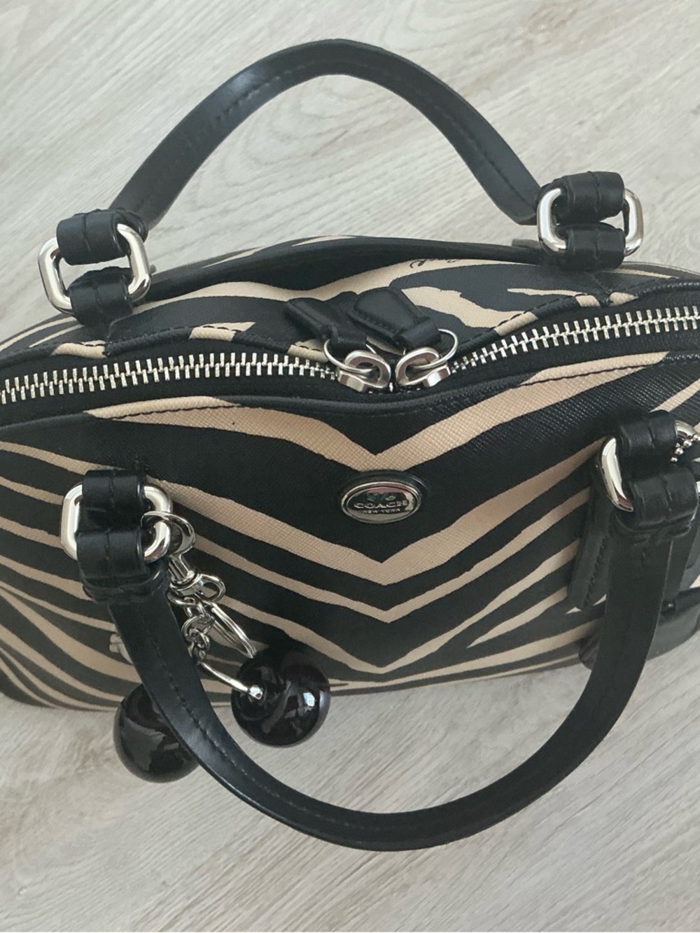 Coach Zebra Print Bag and Wallet Set in Black and Cream LIKE NEW GIFTABLE - Picture 4 of 16